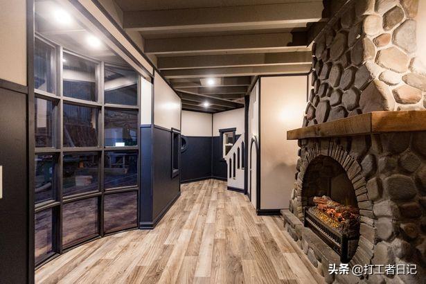 英国哈利波特城堡，祖父母为两岁的孙女建造了迷人的哈利波特城堡