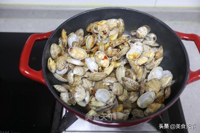 花蛤怎么炒又嫩又香，10分钟上桌鲜美滑嫩