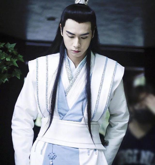 绝代双骄胡一天版本12集，胡一天一人分饰两角