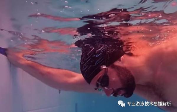 三分钟看懂游泳换气技巧，游泳时如何正确的换气