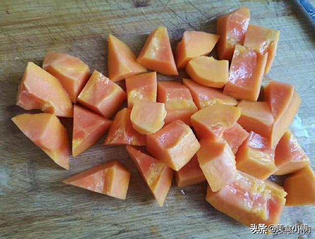 木瓜炖银耳如何制作，一块木瓜一把银耳