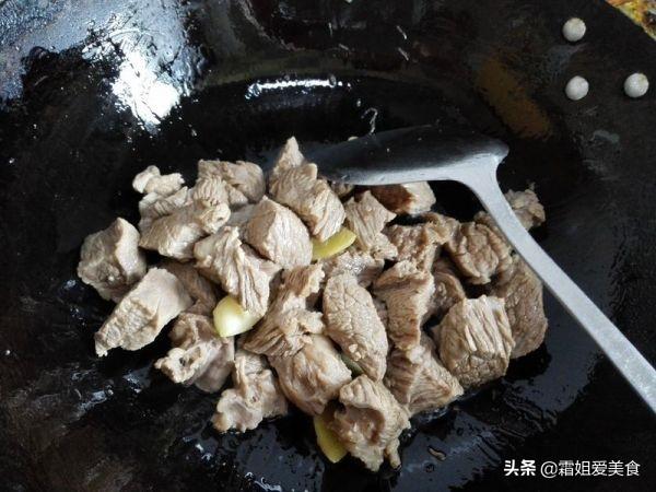 土豆胡萝卜炖牛肉，土豆胡萝卜炖牛肉的正宗做法（牛肉搭配土豆胡萝卜一锅炖）