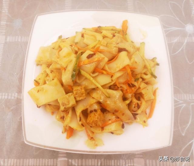 自制凉皮的方法有几种，秘制凉皮不用买着吃