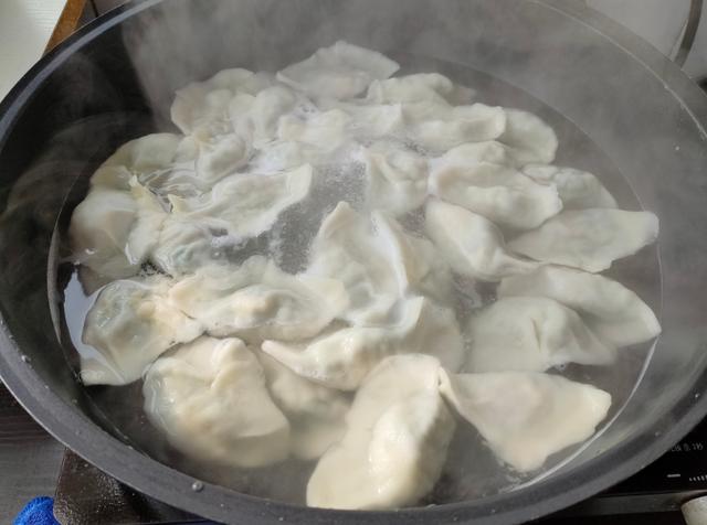 鸡蛋韭菜馅怎么调，怎样调韭菜鸡蛋馅好吃放调料（调料宜少不宜多）