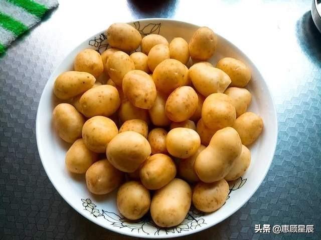 小土豆怎么做好吃，小土豆最正宗的做法