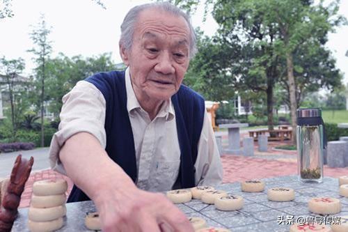 暖春小花扮演者，暖春小花和爷爷再聚首全集（还记得《暖春》中的小花么）