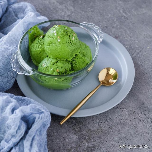 怎样制作好吃又简单的冰淇淋呢，想吃冰淇淋别再出去买