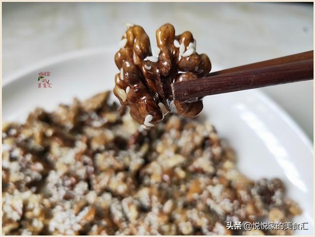 自制酸奶核桃的做法，冬季解馋零食用核桃这样做