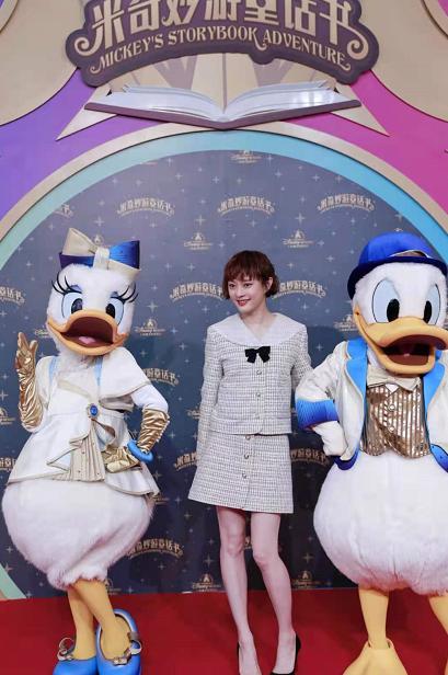 孙俪出席活动近照黑白裙，38岁孙俪扮嫩翻车