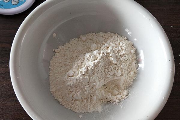 炸糖糕怎么和面，炸糖糕的方法怎么和面（糖糕好吃关键在和面）