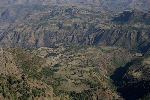 东非大裂谷有多深，东非大裂谷（东非大裂谷最深多少公里）