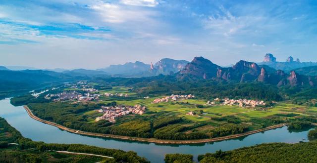 丹霞山海拔多少米，丹霞山重要景点有哪些（广东韶关丹霞山进入观云海最佳时期）