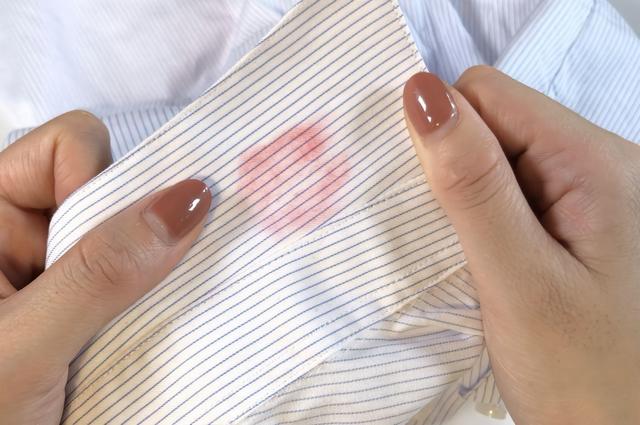 衣服上的顽固污渍怎么去除，衣服上顽固污渍怎么去除