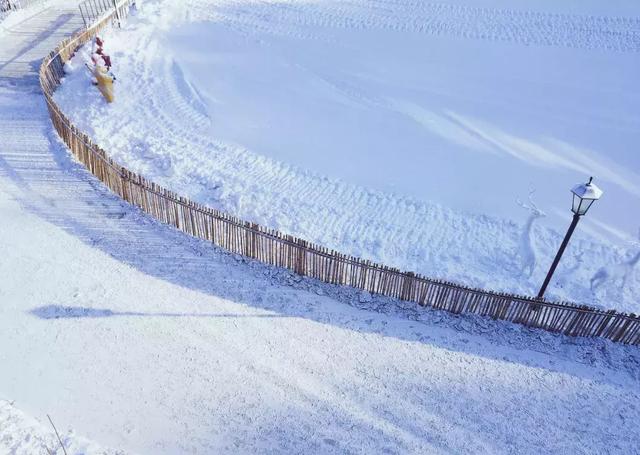 成都冬天适合滑雪的地方，气温陡降至1成都市区有雪但铺不起来