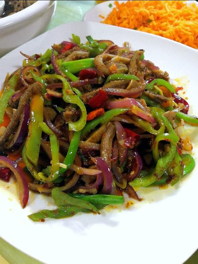 带有一些地方性的特色菜，二十二道特色菜