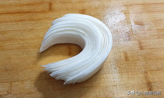 雪碧泡萝卜条的做法甜酸脆，这样做出来的雪碧泡萝卜