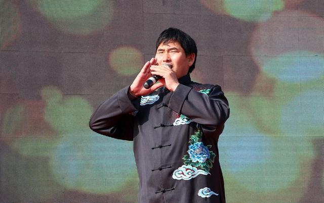 男士正装分类介绍，男士正装究竟该怎样选