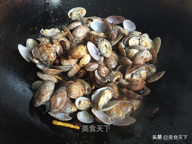 花蛤怎么炒又嫩又香，10分钟上桌鲜美滑嫩