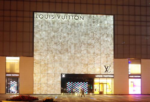 成都奢侈品打折，全球最大奢侈品折扣店入驻成都