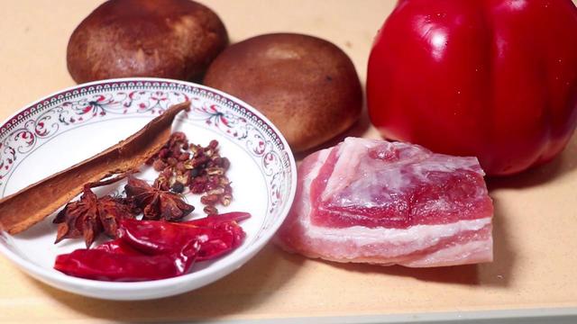 香菇炒肉怎么炒好吃，香菇炒肉怎么做最简单