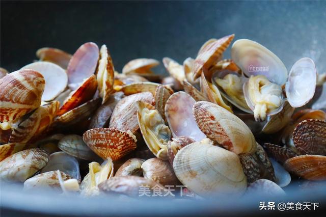 花蛤怎么炒又嫩又香，10分钟上桌鲜美滑嫩