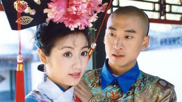 老还珠格格24年后演员今昔对比，24年后周杰被逼成了农民