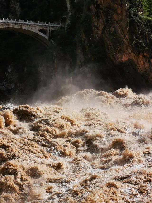 长江起源于哪里，长江起源于哪里流经哪些省（亚洲第一长河——长江）