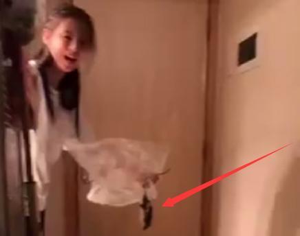 锦鲤女神杨超越的颜值你打几分，天降c位锦鲤女王