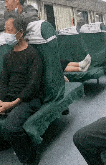 笑死我了，第一次坐船，沒想到服務那麼好，還有麵包發 搞笑整蠱 第13张
