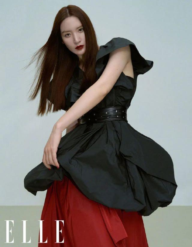 伊能靜、張萌大片曝光，性感穿搭大秀女人味，不愧是「作精姐妹」 娛樂八卦吃瓜 第6张