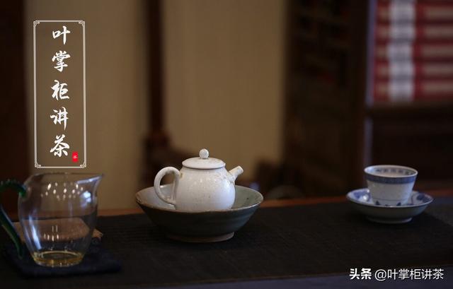 大红袍是红茶还是绿茶，大红袍属于什么茶红茶还是绿茶（它与乌龙茶有什么关系）