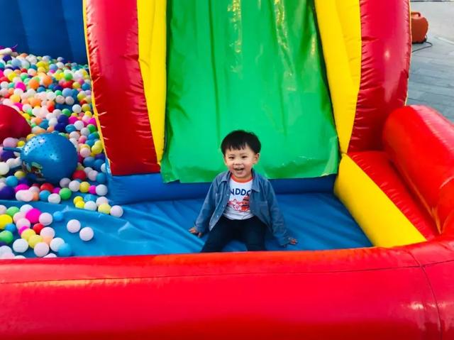 西双版纳江边夜市，西双版纳最火爆的夜市（到西双版纳一定要知道的五件事）