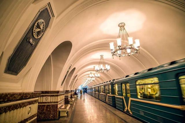 世界上最小陨石坑直径，俄一陨石坑钻石储量全球够用3000年