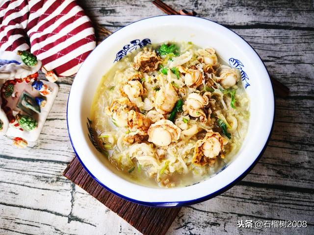 怎么炖酸菜又脆又香，地道东北炖酸菜这样做