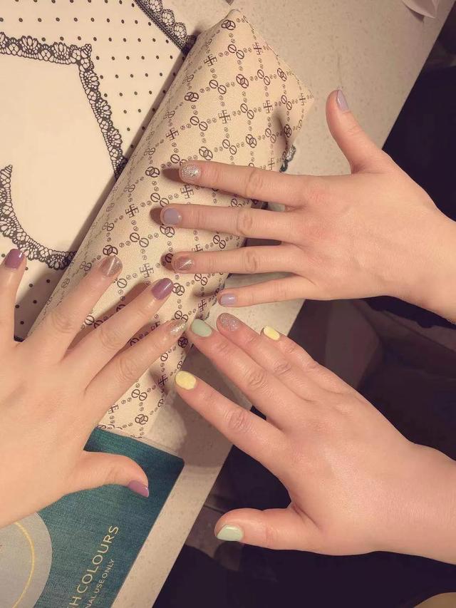 海底捞美甲时间，海底捞排队时可以做美甲（五一前打卡海底捞做个美甲）