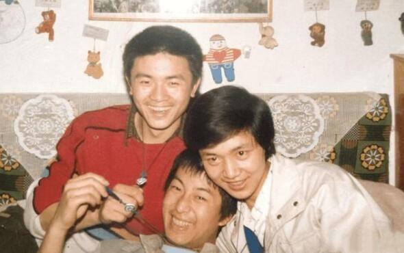 张嘉译真的是敬业的老戏骨，张嘉译艳福不浅