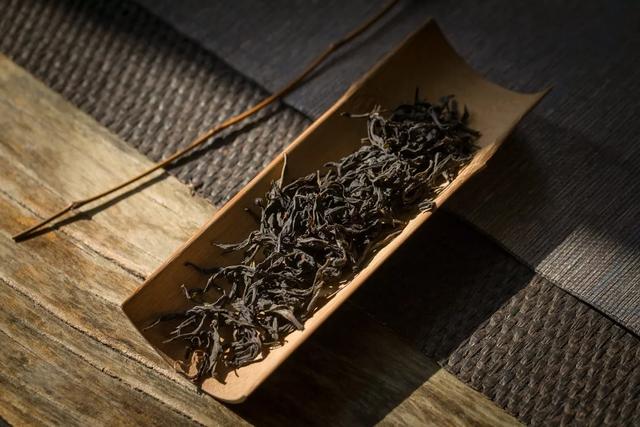 乌岽单丛凤凰鸭屎香价格，极品鸭屎香多少钱一斤呢