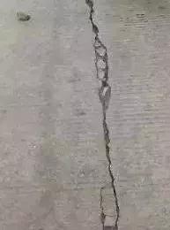 大体积混凝土裂缝，大体积混凝土容易开裂的原因（简直就是拉仇恨的节奏）