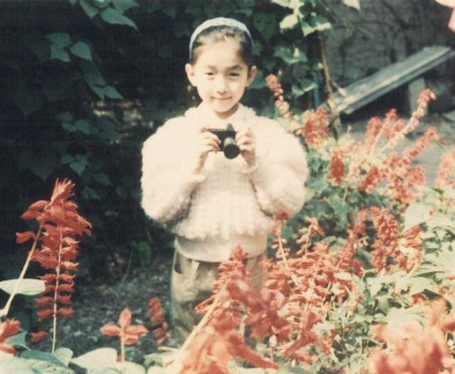 江疏影跟胡歌合照素颜，三十而已江疏影坎坷感情史