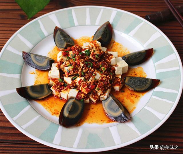 皮蛋豆腐怎么做，家常皮蛋豆腐最好吃的做法
