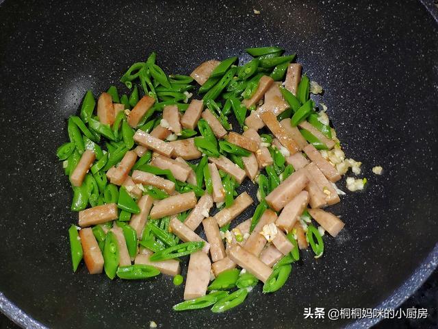 米粉怎么炒好吃，炒米粉怎么炒才能更嫩（学大厨多做这一步）