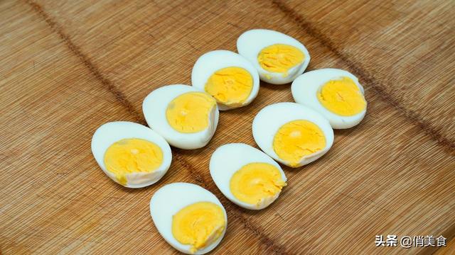 煮鸡蛋怎么做好吃，煮鸡蛋的做法简单又好吃的（用秘制料汁浸泡）