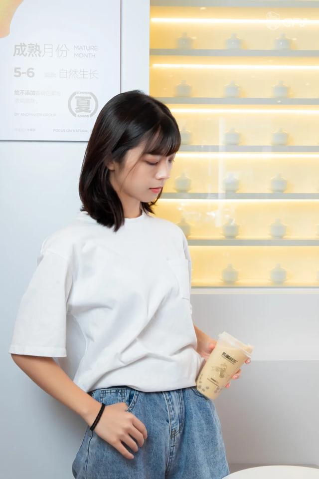 新场街茶屿水果茶，超巨型红色水果茶城堡