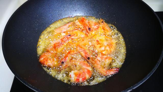 白菜饺子馅的做法，白菜馅饺子怎么做又嫩又好吃（先别放盐和料酒）