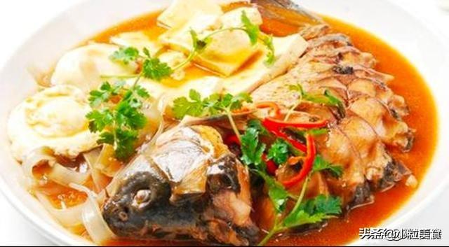 怎样做鲤鱼汤好喝又不腥，做清炖鲤鱼记住这3个关键汤白肉嫩