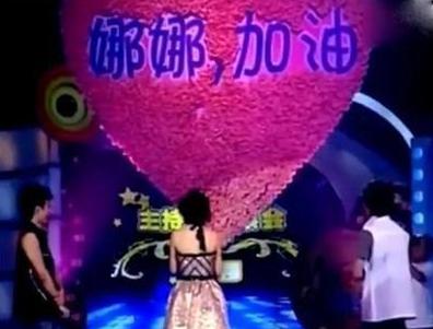 刘烨谢娜分别的缘由，刘烨在节目中送谢娜9999朵玫瑰