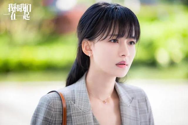 芈月传孙怡饰演的芈瑶，当众搂抱男经纪人关系亲密