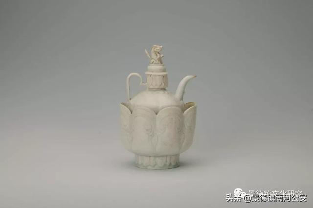 白瓷起源于什么时候的瓷器，瓷器釉彩的品种及其起源