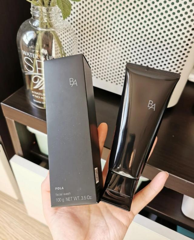 肌研极润保湿洗面奶，美白洗面奶深层清洁（这些洁面乳既温和清洁力度又足够）