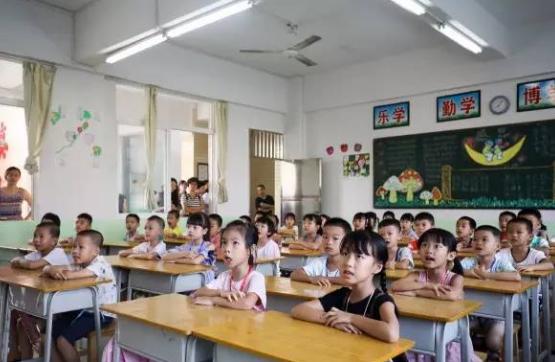 一年级入学年龄，教育部关于小学入学的年龄规定（一年级新生入学年龄有新调整）